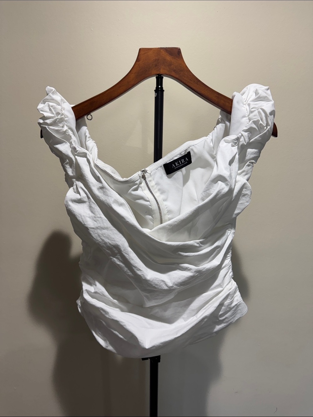 AKIRA White Off-The-Shoulder Ruched Draped Blouse Top (Size M)